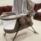 سرير أطفال هزاز