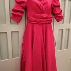 للبيع. فستان