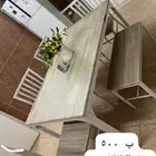 طاولة طعام نظيفه
