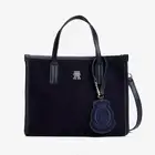 حقيبة تومي هيلفيغر أصلية جديدة   لون كحلي أنيق