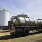 التحلص من النفايات الخطره السائله والصلبه