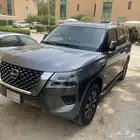 نيسان باترول SE T2 2023 تيتانيوم بمحرك V6 مخزنة