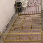 للبيع سرير نفر ونص اثنين أسود وبيج