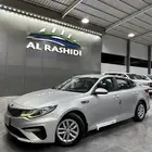 كيا اوبتيما 2020 فضي لدى معرض(عبيد الرشيدي)