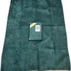 سجادة مع مصحف مغلف