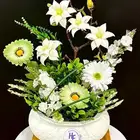 تنسيق فازة مع ورد صناعي