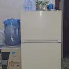 ثلاجه تجميد وتبريد وبراده ماء حار بارد نظيفه اخت الجديد على