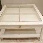 طاولة ايكيا بيضاء