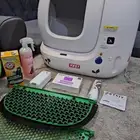 مستلزمات للقطط لتر بوكس ذكي وجهاز أكل ونافورة ماء وقفص قطط.