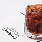 محترفة بالتصوير