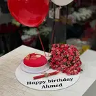 قاعدة مع كيك وشمع وورد وبلون