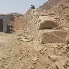 بوكلين لبناء الحجر وقص الاراضي وهدم العمائر القديمه