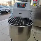 مضرب حلويات عجانه 64 لتر شبه جديد جدآ