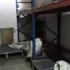 مجموعة رفوف وطبليات حديد مجلفن مستعملة وطبليات بلاستك