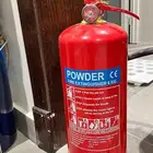 عندي 40 طفاية حريق سعة 6 كيلوا للبيع كامله جديدة