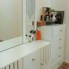 غرفت نوم باب الدولاب مكسور المرايا الغرفه مفكوكه بس عل تحميل