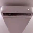 مكيف اسبليت 2 طن يحتاج له فريون للبيع عالسوم