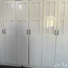 دولاب ملابس نظيف