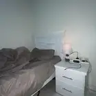 ثنين سرير ودواليب ثنتين و درجين