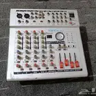 جهاز ماكسر للسماعات بالاضافه الي جهاز لا سلكي للمايك