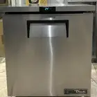 ثلاجة كوفي تحت الطاولة