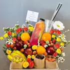 تنسيق فاكهة مع ورد