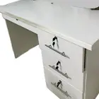 طاولة مكتب نظيفة