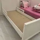 دولاب و سريرين وتسريحة للبيع