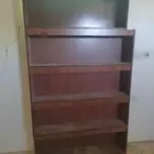 دولاب كتب كبير يتسع للكتب الكبيرة الحجم