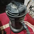 سرير ومكنسه