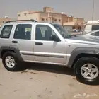 جيب شيروكي 2004 قير عادي نظيف ماشي 30 ستمار منتهيه