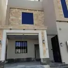 للبيع شقق ارضية وارواف علويه موقع مميز واسعار مناسبة