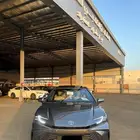 كامري 2025 LE بنزين تيتانيوم بحالة الوكالة