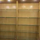 رفوف عرض منتجات خشب مزودة بإنارة بحالة ممتازه