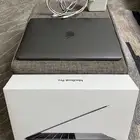 لابتوب ماك بوك برو نظيف جدا  وليس فيه أي عطل والكرتون موجود