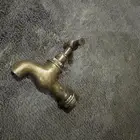 صنبور ماء قديم جدا  للبيع