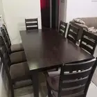 طاولة طعام ماليزي 8 كراسي بحاله ممتازه