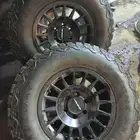 جنوط ميثود وكفرات ود واي نص حجري 285 70 17 نظيييف مره