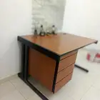 طاولة دراسة خشبية
