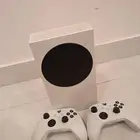 اكس بوكس سيريس s السوم وصل 900 حدي فيه 1100مع يدتين واغراضه