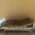 سرير طبي بحالة ممتازة