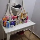 دولاب اكسسوارات وتسريحة من ايكيا