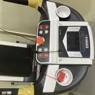 سير مشي كهربائي قابل للطي وزن 100 كجم مزود بشاشة LCD