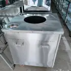 فرن الخبز جديد ولم يستخدم.