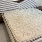سرير مع مرتبه و كومدينتين