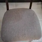 طاولة دائرية بكراسي