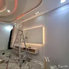 ديكور لصاله شاشه مع مكتبه ورف