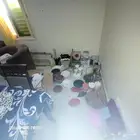 مجلس شبه جديد 5 قطع طاولة خشب مع 4 كراسي و أغراض منزلية