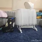كرسي اطفال وسرير اطفال للبيع