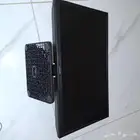 شاشة سامسونج 22 بوصه مدخل USB واحد تجي مع الأسلاك كلها .